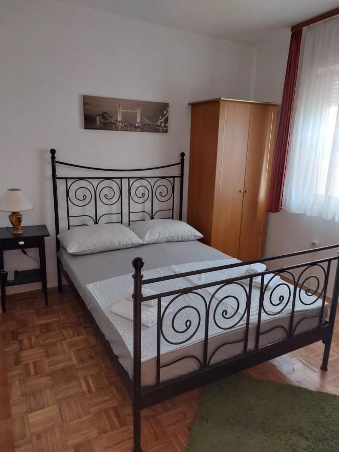 Orange Apartment's Repic *