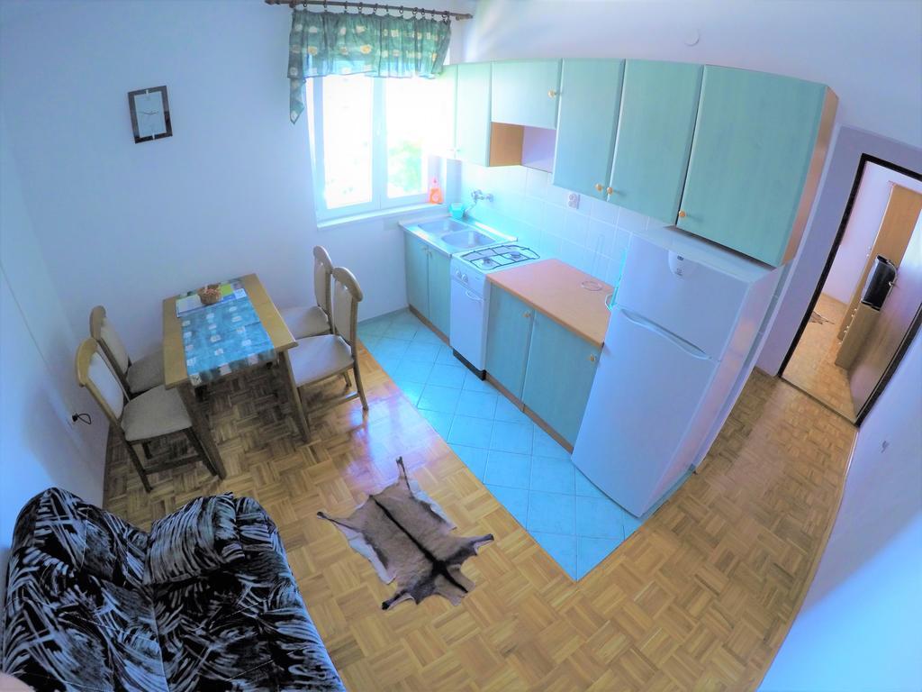 Orange Apartment's Repic *