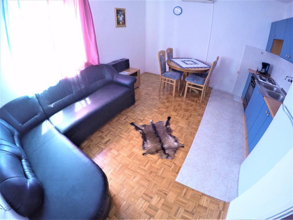 Orange Apartment's Repic Apartment *