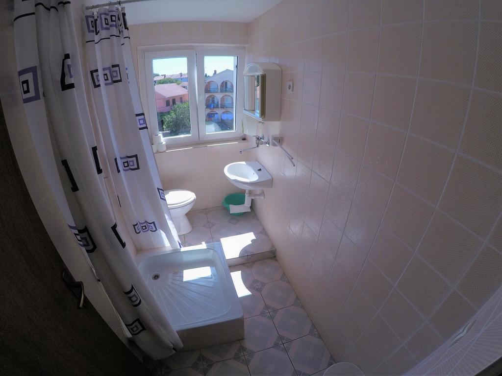 Orange Apartment's Repic *
