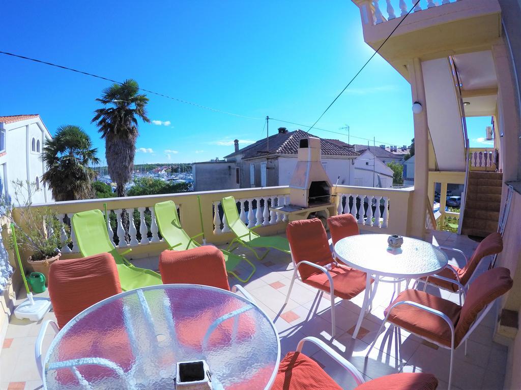 Orange Apartment's Repic *