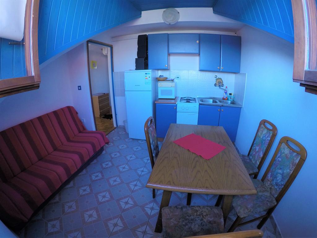 Orange Apartment's Repic Apartment